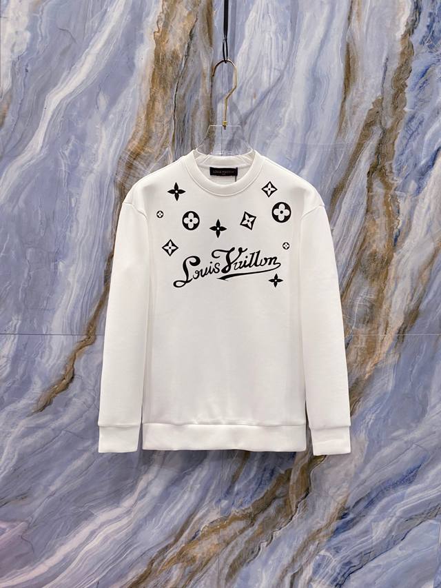 Lv 2025秋冬男士字母标识套头太空棉卫衣 经典Os版型,简约而不失格调.日常运动休闲商务毫无压力... 客供太空针织棉,经由微型针织立体工艺过程制作,内里鳞