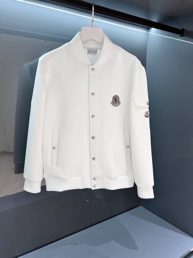 新品 2025Ss秋冬新品Mon*Ler 开衫卫衣夹克外套 阔型效果更为简约利落,为时尚造型增添一抹独特风采...单穿内搭完美展现 进口平纹精仿棉面料,内外织造