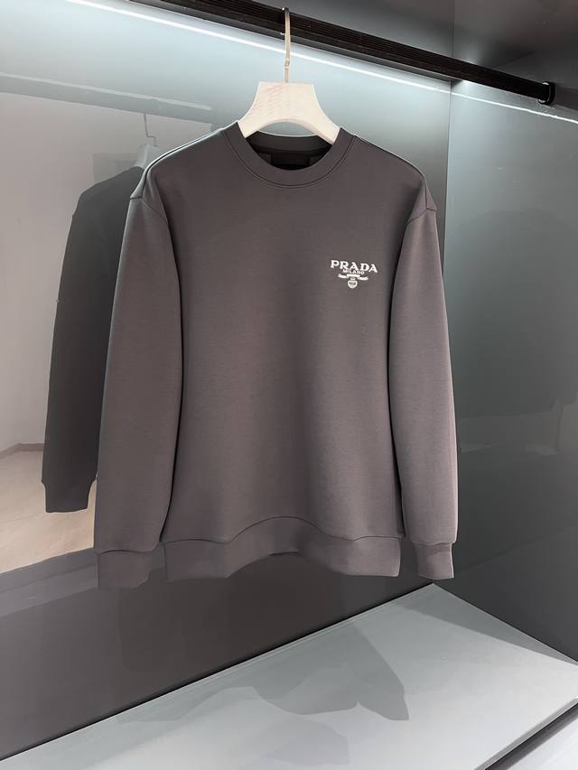 新品 渠道订单 2025秋冬pr*Da Milano男士徽章标识套头卫衣 经典Os版型,简约而不失格调.日常运动休闲商务毫无压力...客供定制针织棉,经由微型针