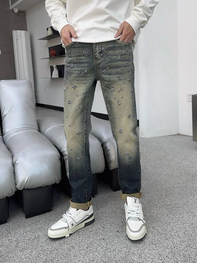 秋冬。独家 首创 原单品质2580最新品牛仔裤，原版工艺配件，经典图案，面料舒服，裤身工艺设计，潮牌十足，上身帅气，超人必备，尺码28-38