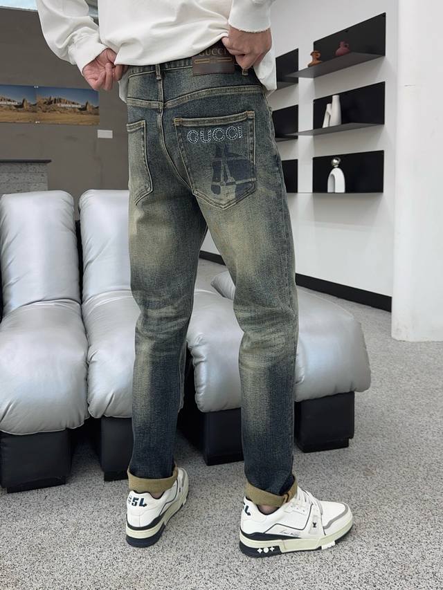 秋冬。独家 首创 原单品质2580最新品牛仔裤，原版工艺配件，经典图案，面料舒服，裤身工艺设计，潮牌十足，上身帅气，超人必备，尺码28-38