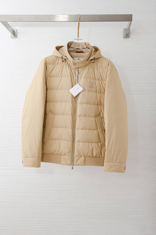 Bc 525Fw最新白鸭绒填充男士都市休闲户外羽绒服外套#立领+隐藏式连帽#填充物:90% 白鸭绒子内里优质欧标白鸭绒填充，更是绝佳的保暖选材，绒朵饱满，蓬松度