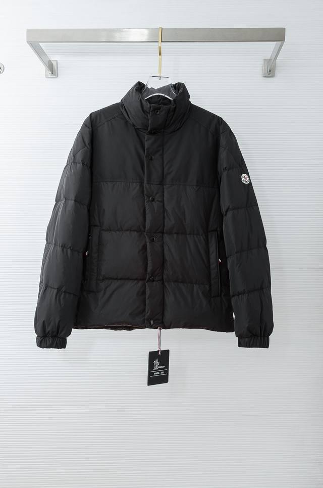 Mon*Cler蒙 口525Fw防风防水面料白鸭绒填充男士都市休闲户外羽绒服外套# 面料选用了面料纤维:100% 聚酯纤维 里布100% 锦纶，填充物:90%