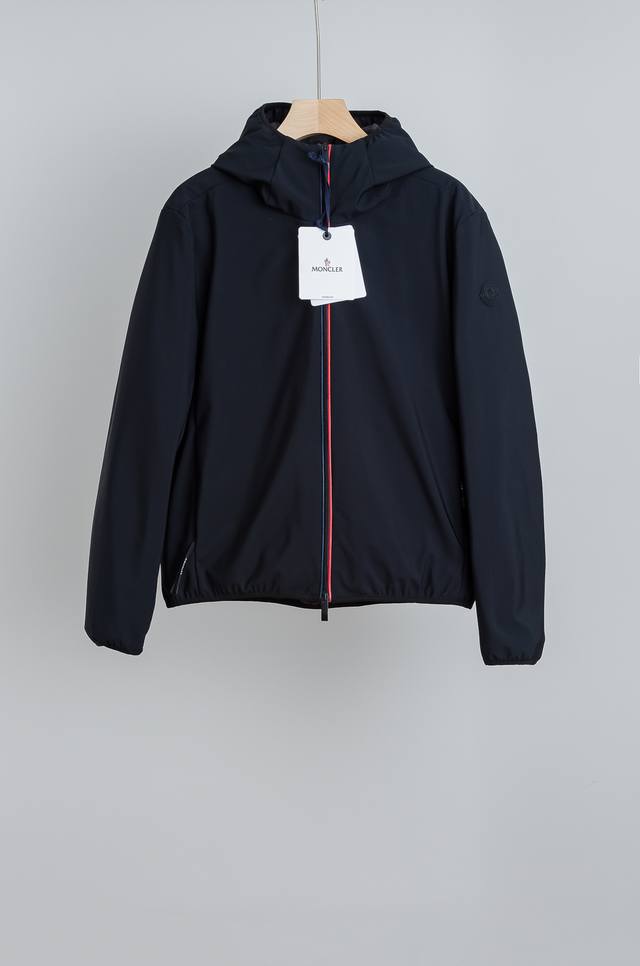 Monc*Ler 蒙口 525Fw防风防水面料白鸭绒填充男士都市休闲户外羽绒服外套# 面料选用了面料纤维:100% 聚酯纤维 里布100% 锦纶，填充物:90%