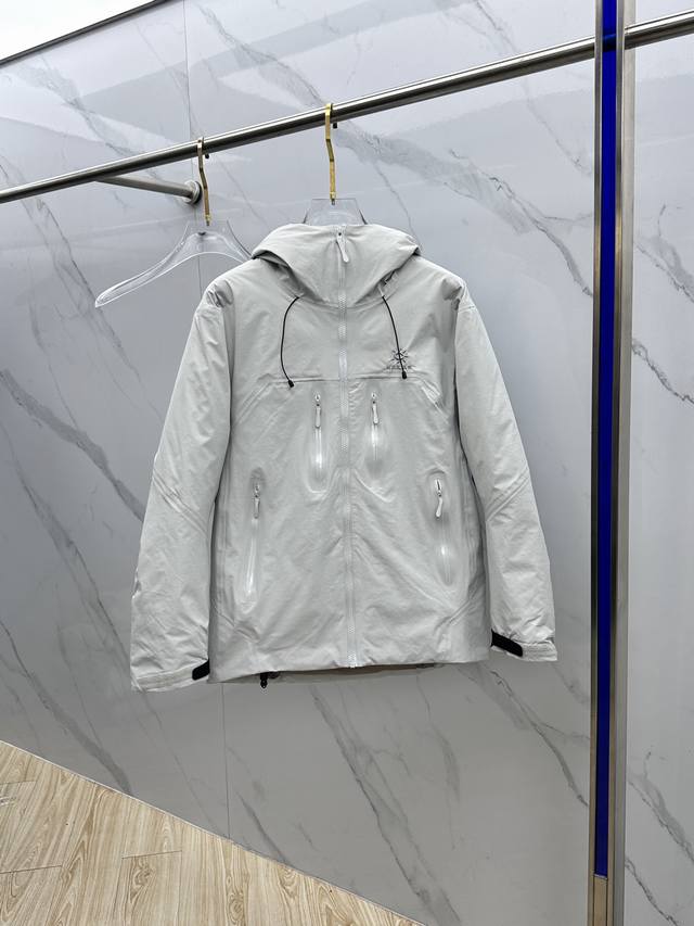 Kailas 凯乐石 男士内胆户外休闲运动连帽羽绒服，保暖硬壳户外优选。 一款专为户外休闲运动爱好者设计的时尚， 凯乐石男士内胆的设计独具匠心，时尚的外观和出色