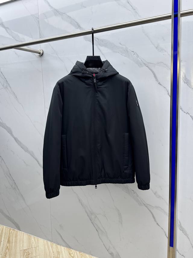 Moncler蒙口 羽绒服 2025最新款时尚设计师款羽绒外套. 连帽不可拆卸 处处细节显工艺足够的高级 结构性剪裁的设计改变来展现男士多样的形象变化，修身利落