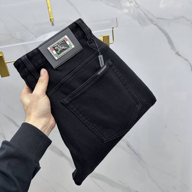 Burberry巴宝莉 2025秋冬加绒加厚 最新款牛仔裤 柜台同步发售 保暖利器 原版定制复刻 客供五金辅料 原单品质 进口固色牛仔面料 重工洗水 做工走线精