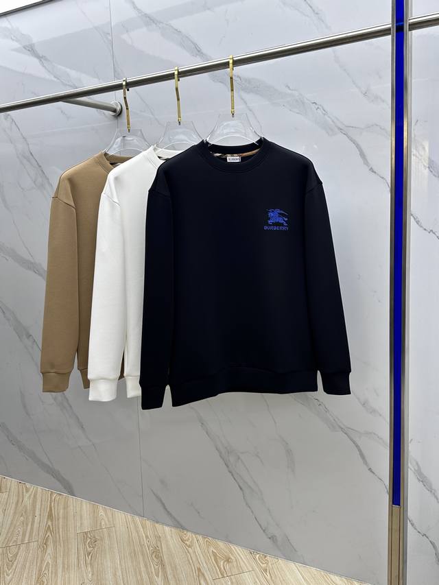 Burberry巴宝莉 2025Ss秋冬新品刺绣圆领套头卫衣 高超的时尚魅力风范,特立独行的艺术气息. 客供定制面料高克重棉面料,软硬更为适中,舒适透气性非常适