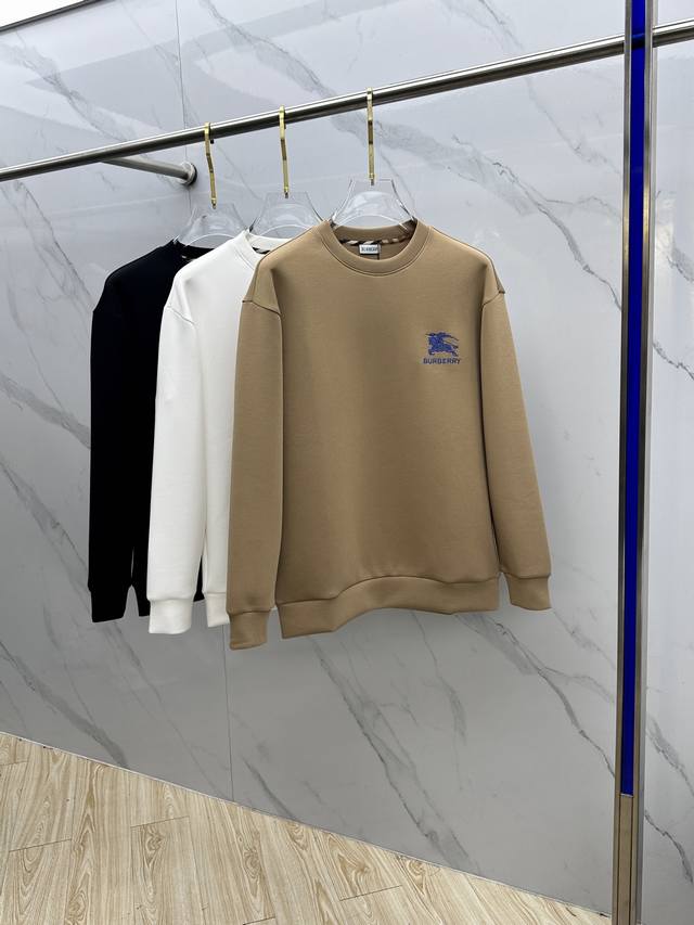 Burberry巴宝莉 2025Ss秋冬新品刺绣圆领套头卫衣 高超的时尚魅力风范,特立独行的艺术气息. 客供定制面料高克重棉面料,软硬更为适中,舒适透气性非常适