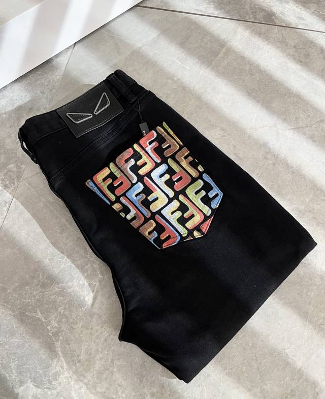 Fen*I 芬*迪2025秋冬新款Fd家休闲牛仔裤！意大利原厂订单，Fd家族人气单品，代表性十足，规格感十足的精品，所有Fd粉丝都值得抢购的精品！纯正意代渠道订