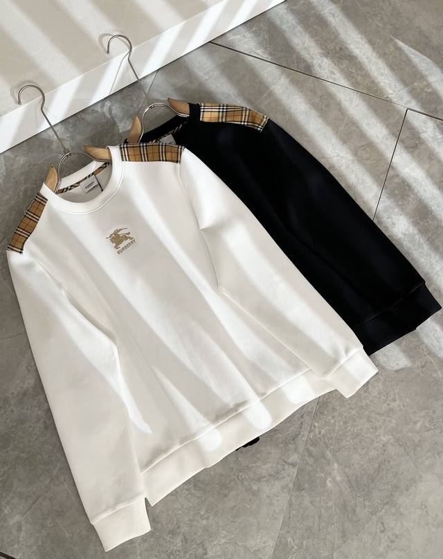 Burber*Y巴*莉 2025秋冬新款男女同款基础休闲百搭棉质圆领卫衣，男女同款卫衣！贸易公司渠道稀出，同步官网发售！衣身Logo刺绣设计！带有一种清爽又干净