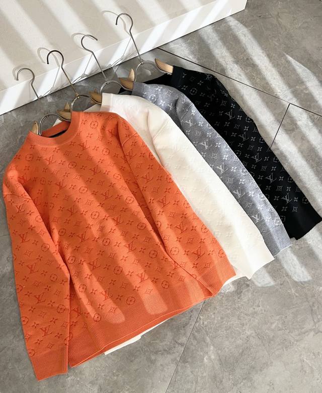 Louis Vuit*On 2025秋冬路易家族轻奢Monogram钩织针织羊毛衫！男女同款装饰！ 路易家族的新高端，细节品质永远的那么完美无瑕，创意设计层出不