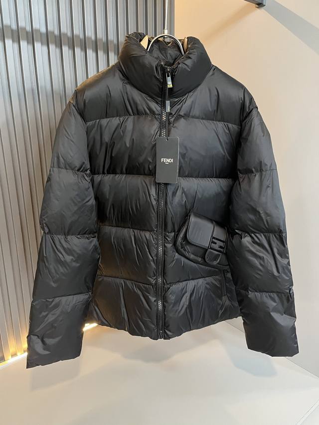 Fen*Di芬*迪 原单代购精品2025年秋冬官网最新款男女同款羽绒外套原版订制客供聚酯纤维面料，品牌Logo工艺设计！材质标志彰显品牌特征，萌萌哒，面料内里充