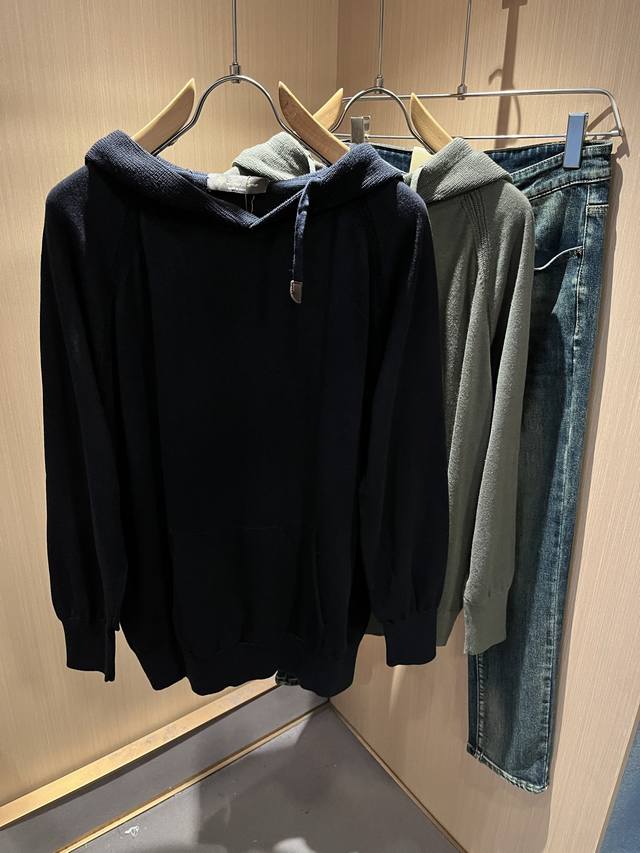 Loro piana诺悠翩雅 2025秋冬男士最新的贸易订单针织羊毛衫，全品相！！上身舒适透气，不僵硬，整体有着丰富的立体感，品质出口订单，定制专属针织羊毛面料