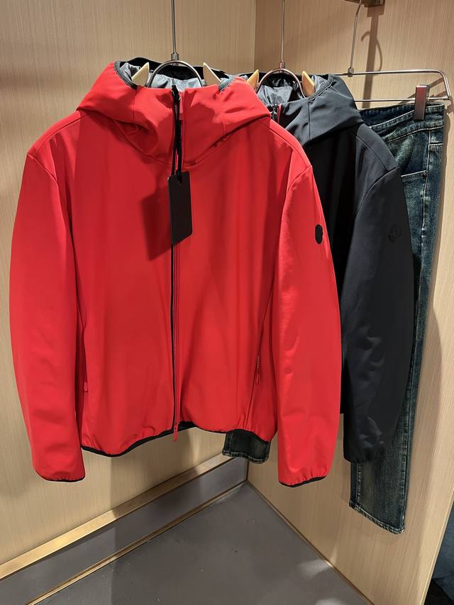 Mon*Ler蒙口 2025秋冬新款男女同款羽绒服 ！年度的压轴款登场...匠心技艺于一身的经典款.高时尚的时装韵味,颜值高配款.客供高端聚脂纤维面料设计,质感