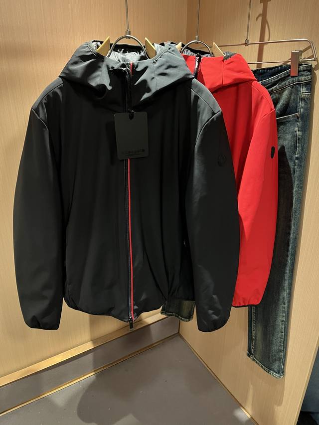 Mon*Ler蒙口 2025秋冬新款男女同款羽绒服 ！年度的压轴款登场...匠心技艺于一身的经典款.高时尚的时装韵味,颜值高配款.客供高端聚脂纤维面料设计,质感