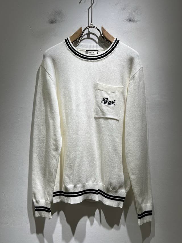 Guc*I 古家 2025秋冬新款男女同款 针织羊毛衫，胸前标志Logo刺绣设计！贸易公司渠道稀出，同步官网发售！G家秋冬系列情侣毛衣上线，设计经典配色钩织设计