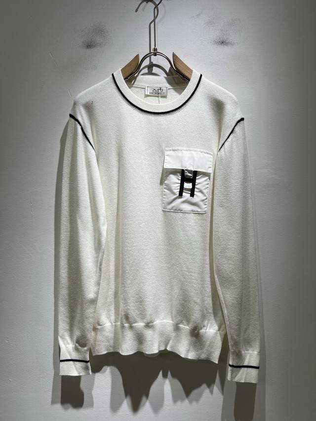 Her*Mes爱*仕2025秋冬新款男士针织羊毛衫，全新升级百搭基础款，低调奢华，品格之选！甄选优质精选优质羊毛打造而成，有着超强的垂直性能 艺术感极强H标志L