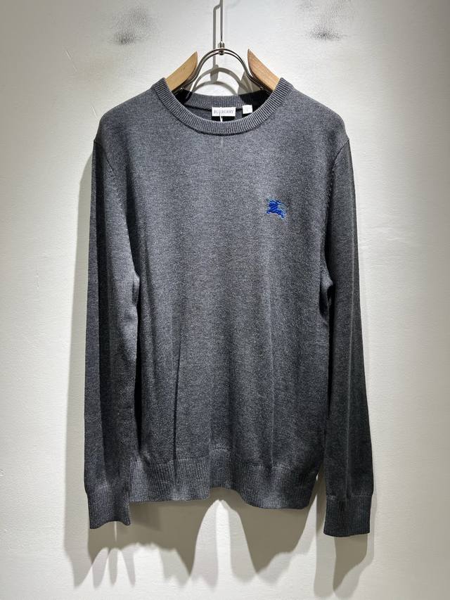 Bur*Erry 巴*莉 2025秋冬新款男士针织羊毛衫，品牌最新设计元素！既不单调也不复杂,恰到好处的展现品味！客供定制羊毛顶级原版专属面料！面料独具的高奢感