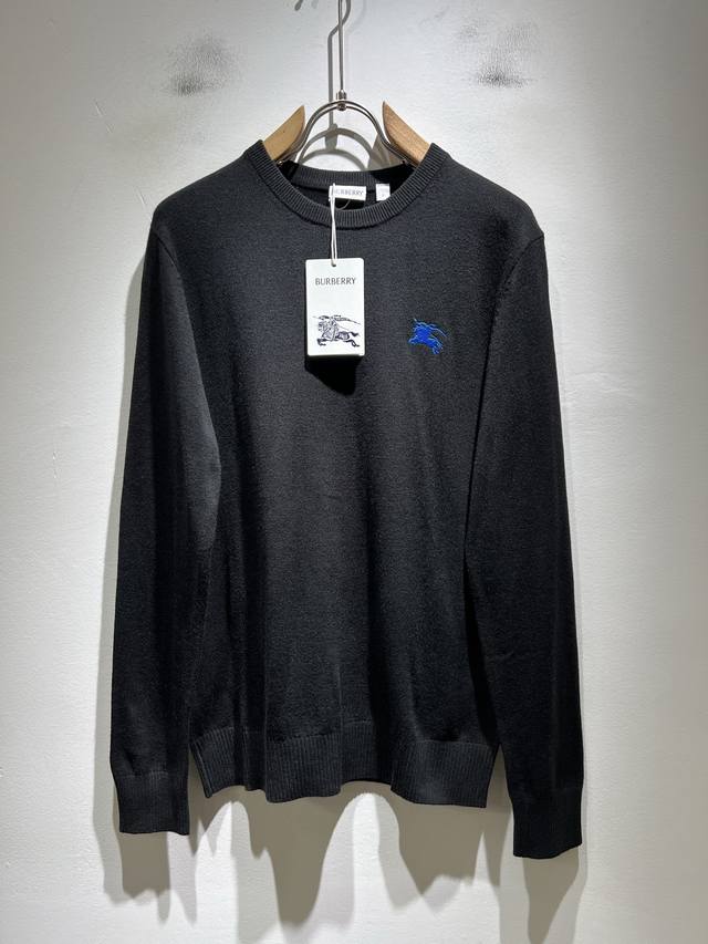 Bur*Erry 巴*莉 2025秋冬新款男士针织羊毛衫，品牌最新设计元素！既不单调也不复杂,恰到好处的展现品味！客供定制羊毛顶级原版专属面料！面料独具的高奢感