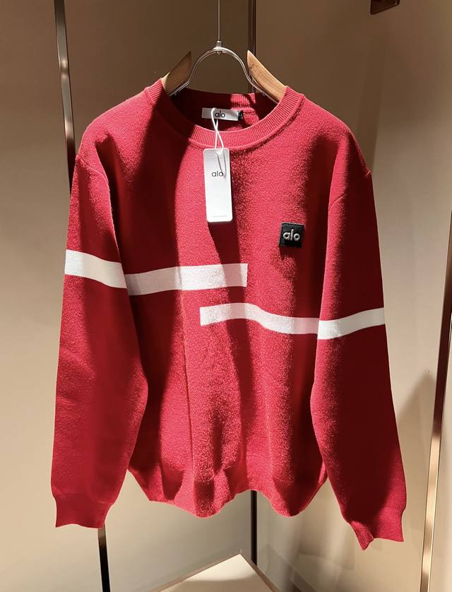 Alo 节日款系列！2025秋冬新款针织羊毛衫， 圣诞红今年的专柜新品， 春节，爆款！ 最新时尚潮流效果,时尚新韵味，元素及现代潮流的高街风格融合一起的“天官之