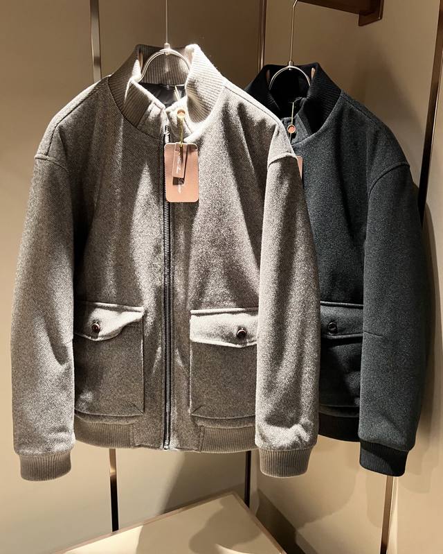 Loro piana诺悠翩雅 2025秋冬新款男女同款 羊毛羽绒服外套！贸易公司渠道稀出，同步官网发售！秋冬系列情侣羽绒上线，此款羽绒甄选客供进口95%白鸭绒材