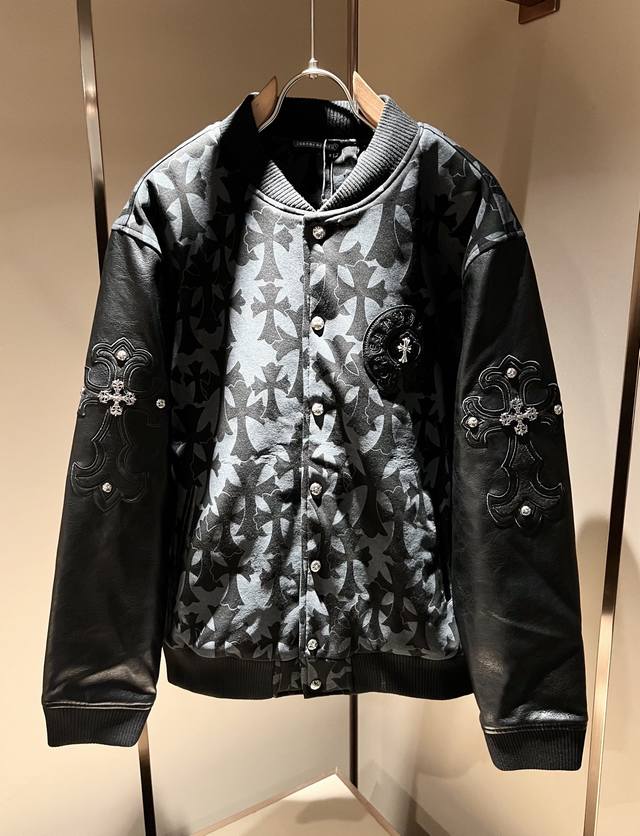 Chrome Hear*S克*心 2025秋冬新款男女同款夹克外套，男女同款一款让你从心底认可的高街夹克外套，并且经过时间的推移而让你更加珍稀，潮流的高街之王，