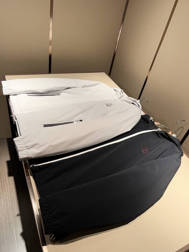 Bc-Brunello Cucineli 2025秋冬男女同款羽绒服外套，羽绒面料夹克 防水羽绒服保暖外套！再次推出市场，打造为迭代更新的科技系列，回应21世纪