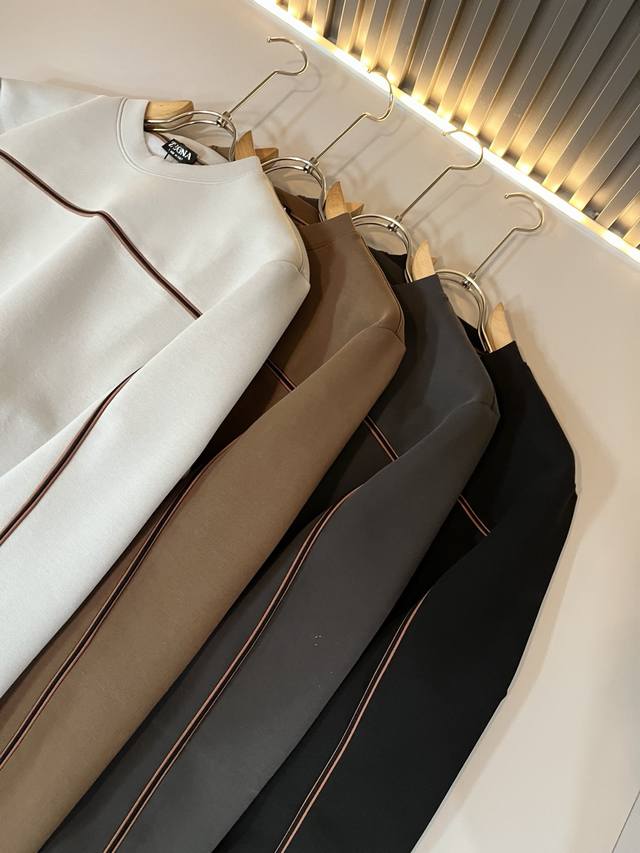 Ermenegildo Zeg*A杰*亚 2025秋冬新款男士休闲卫衣，压轴的渠道货出现了！！柜台同步销售！ 毫不夸张的说，此款裤装是原厂代工渠道的货，并不是吹