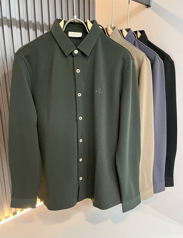 Guc*I 古家 2025秋季新款男士长袖衬衣，贸易公司渠道稀出，同步官网发售！G家系列情侣上线，胸前Logo图案刺绣设计！面料透气有一定的自重感，定制原版进口