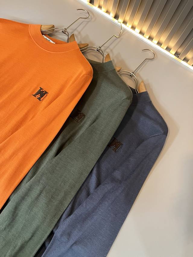 Her*Mes爱*仕2025秋冬新款男士针织羊毛衫，全新升级百搭基础款，低调奢华，品格之选！甄选优质精选优质羊毛打造而成，有着超强的垂直性能 艺术感极强H标志L