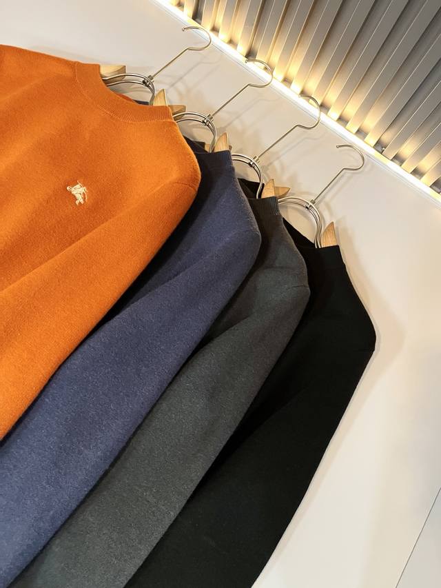 Bur*Erry 巴*莉 2025秋冬新款男士针织羊毛衫，品牌最新设计元素！既不单调也不复杂,恰到好处的展现品味！客供定制羊毛顶级原版专属面料！面料独具的高奢感