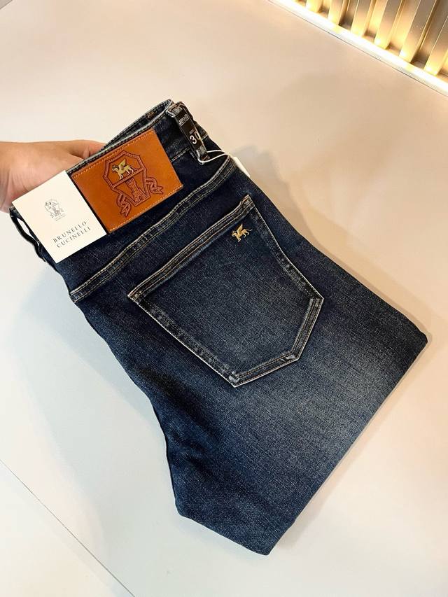 Bc-Brunello Cucineli 2025秋冬新品男士时装款高端休闲牛仔裤，香港洋行渠道货，日本原厂出品，纯血统品质，完美延续了Loe*家的精髓与基因，