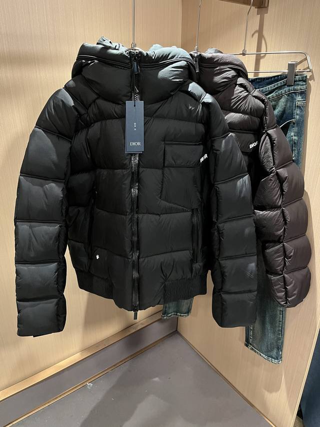 Dio*R迪*奥2025秋冬男女同款休闲羽绒服外套，最新时尚休闲夹克，贸易公司渠道稀出，同步官网发售，男神女神最为期待的精品狠货重磅来袭，让你感受到什么叫真正的
