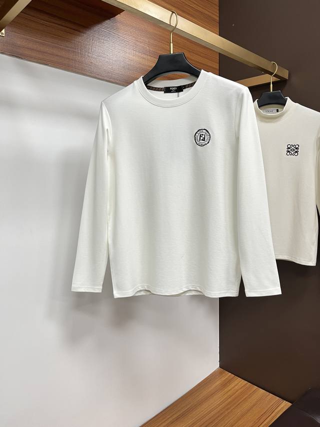 芬迪 2025秋冬专柜新款 时尚休闲打底衫长袖T恤，精选进口高密度双面拉架棉面料，精致原版Logo打造，舒适性与透气性兼优，柔软抗皱弹性和垂性极佳，无论是单穿或