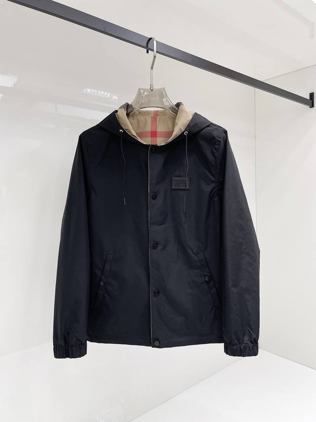 巴宝莉 2025秋季新款男士夹克外套，原单三标齐全高端版本！专柜定制面料 透气舒适度高，细节无可挑剔，品牌元素设计理念，专业代购级体现高品质。手感细腻柔软！呈现