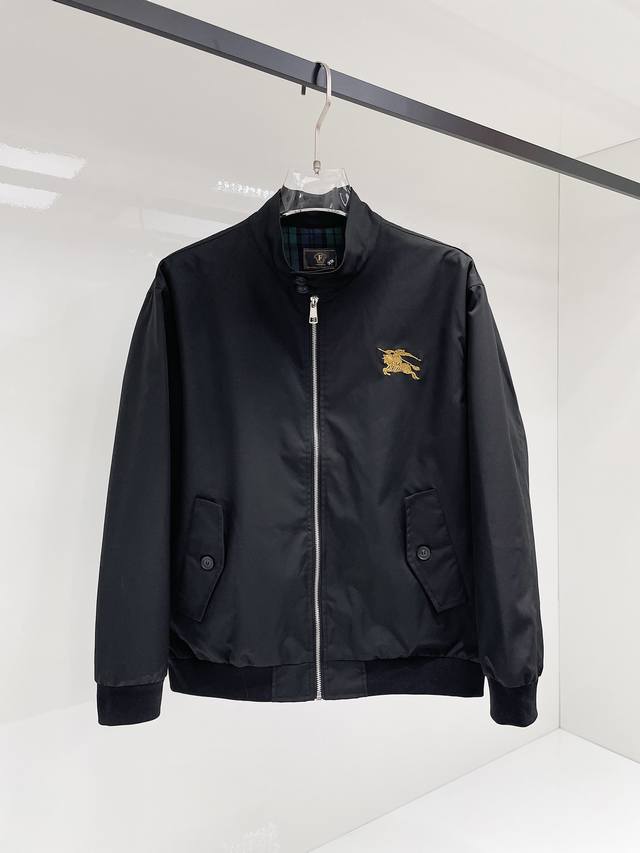 巴宝莉 2025秋季新款男士夹克外套，原单三标齐全高端版本！专柜定制面料 透气舒适度高，细节无可挑剔，品牌元素设计理念，专业代购级体现高品质。手感细腻柔软！呈现