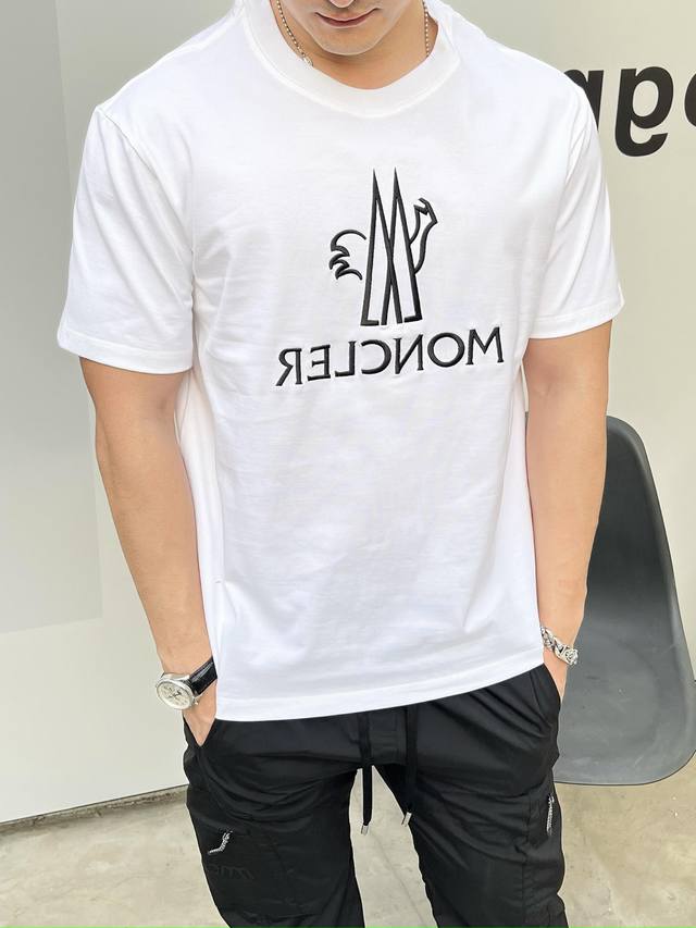主推 Moncler 独家专供秋季新款蒙口时尚休闲圆领短袖，高密度320克纯棉面料，高级密针刺绣、高端欧版原单T恤，潮流时尚休闲半袖 透气舒适度高，细节无可挑剔