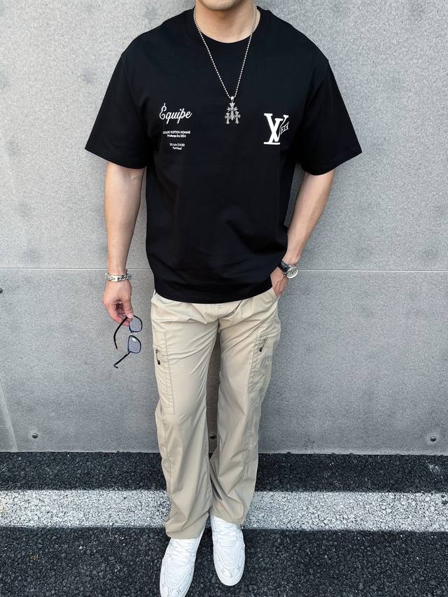 主推 Lv 独家专供秋季新款驴牌时尚休闲圆领短袖，高密度320克纯棉面料，高级密针刺绣、高端欧版原单T恤，潮流时尚休闲半袖 透气舒适度高，细节无可挑剔，品牌元素