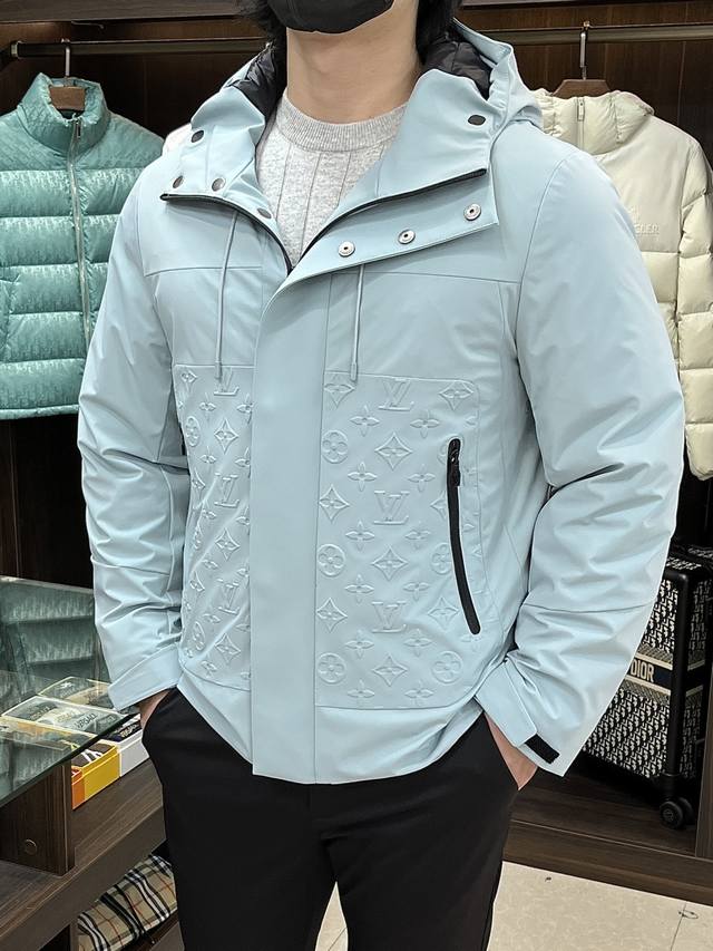 主推羽绒 Lv 2025最新款时尚设计师款羽绒外套驴牌连帽羽绒服，冬季顶级轻奢羽绒服，爆款羽绒服，90#白鹅绒填充，老花Logo提花面料，处处细节显工艺足够的高