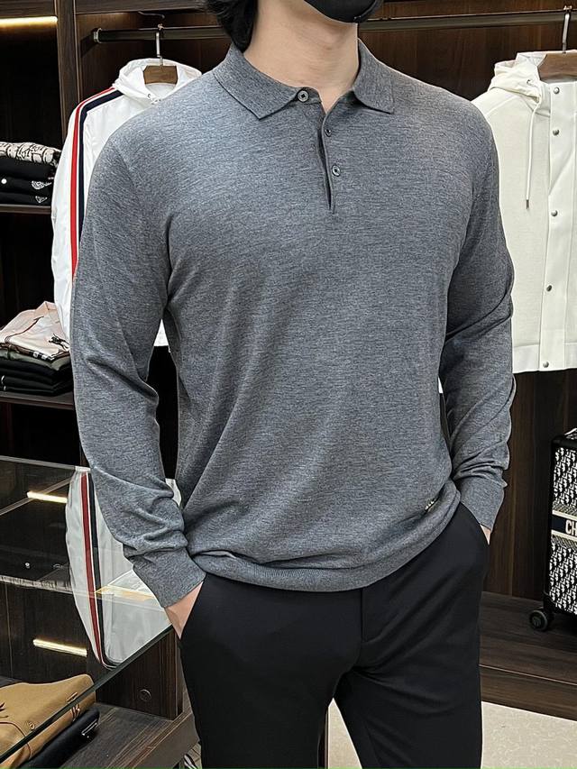 主推 Lp 独家专供新款羊毛针织衫潮男时尚翻领羊毛衫，高端欧版原单羊毛针织毛衣，美丽诺羊毛面料，透气舒适度高，细节无可挑剔，品牌元素设计理念，体现高品质。呈现休