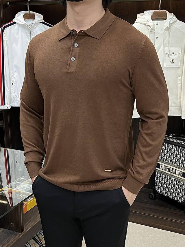 主推 Lp 独家专供新款羊毛针织衫潮男时尚翻领羊毛衫，高端欧版原单羊毛针织毛衣，美丽诺羊毛面料，透气舒适度高，细节无可挑剔，品牌元素设计理念，体现高品质。呈现休