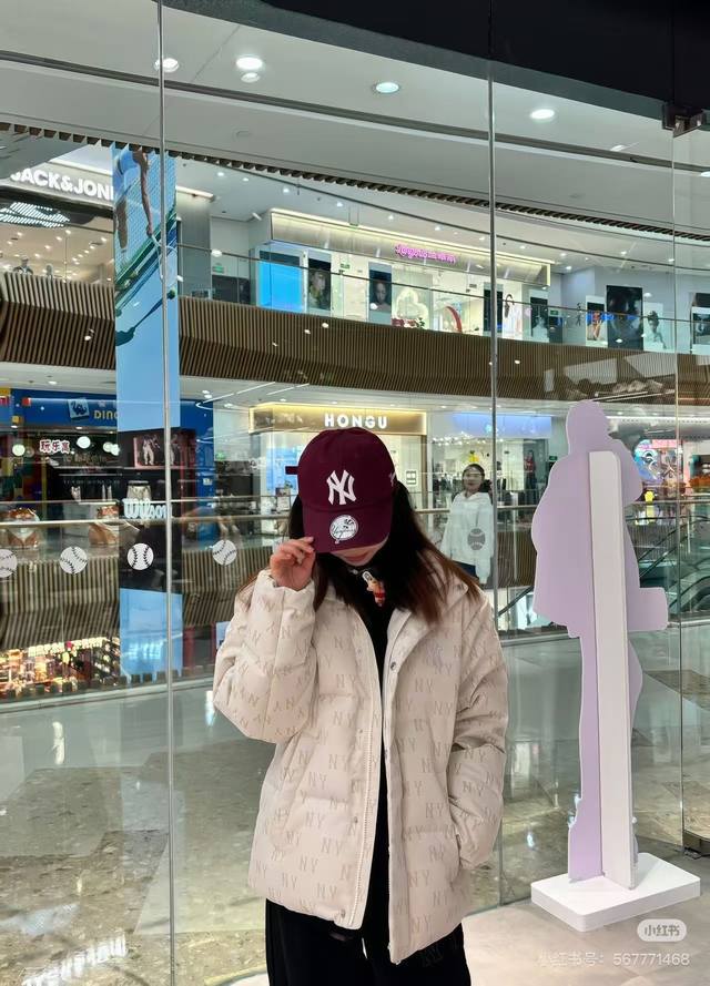 最高版本！支持对比Mlb纽约洋基立领情侣男女同款羽绒服满印款短款羽绒服 材料工艺解析：国标80%白鸭绒，市面独家使用顶级羽绒，绝不吹虚鹅绒等一系列的错误理解 面