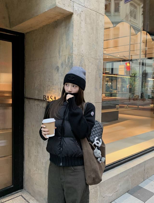 高定版 棉服版本 Moncler 蒙口 针织拼接棉服 这款针织拼接棉服，保暖力满分 Sml码 衣长54-56-58胸围104-108-112 ：蒙Kou黑色针织