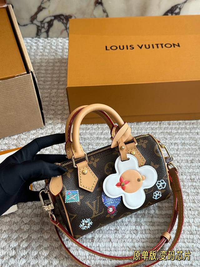 原单版 配盒 圣诞限量款 Size：16*10Cm L家 Ss Speedy Nano 代购渠道 台湾客定老花+五金+黄皮 肩带可以拆卸和调节长短哦！