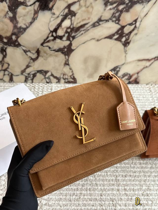 配盒子 Size：22*15Cm Ysl 日落包Sunnet 刚刚到货！新鲜热乎 绝对是不后悔系列！ 超高级！！