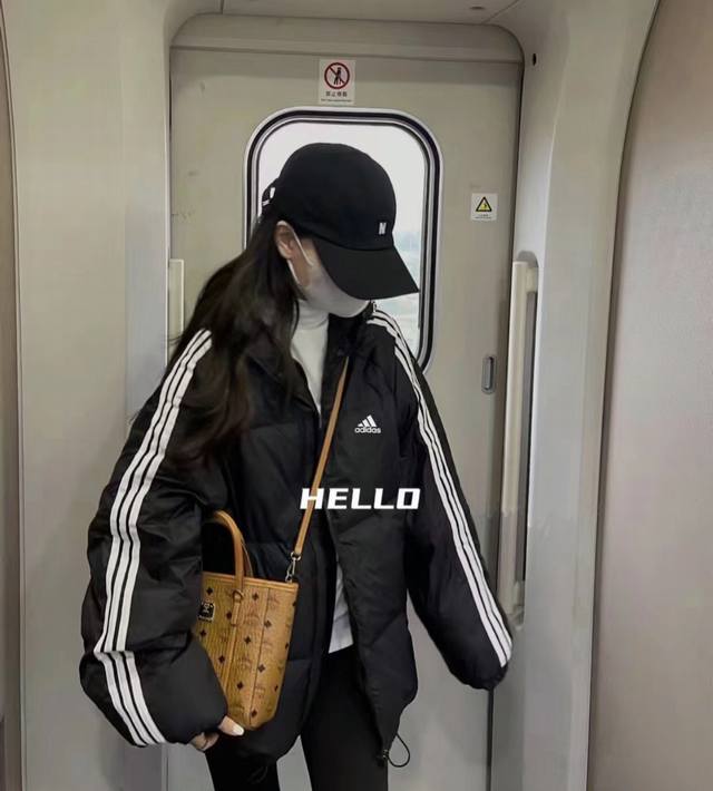 上新 Adidas 阿迪达斯专柜经典款三条杠羽绒棉服面包服，三色可选，男女同款，专柜长青百搭款，情侣款面包服，经典百搭永不过时系列绝佳冬季穿搭必备单品 寒冬一定