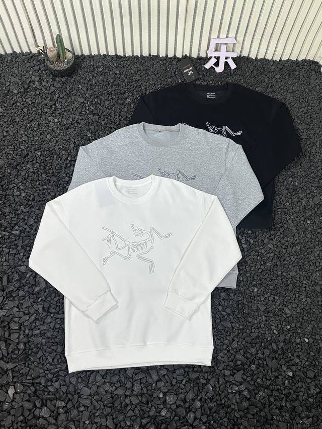 上新 加绒加厚 下单备注 始祖鸟25Ss春秋新款胸前字母大Logo圆领卫衣，上身帅气百搭不挑人，休闲运动均可驾驭，经典永不过时绝佳初秋出行穿搭必备单品 秋冬一定