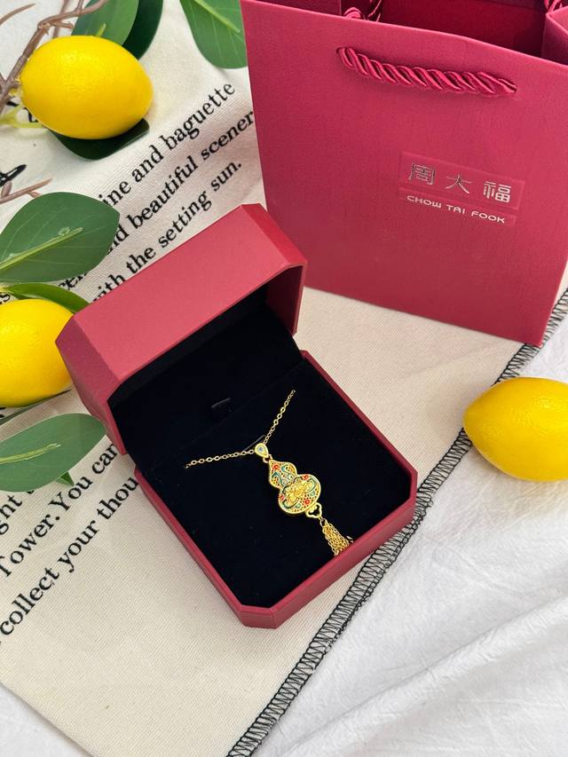 配全套包装！ 不是黄金买不起，沙金更有性价比 古法沙金珐琅葫芦流苏项链 葫芦在中国文化可是个妥妥的“吉祥物”，寓意福气，好运，长寿的代名词。 “葫芦”代表着“福