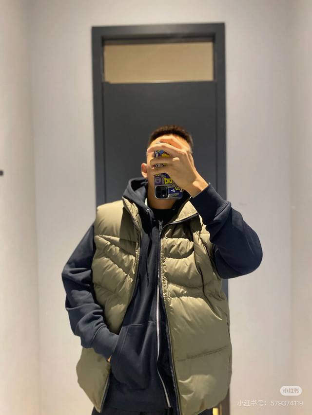 Nike耐克新款立领马甲情侣男女同款 大勾立领立体大勾羽绒棉马甲！上身效果炒鸡好看,秋冬季必备的一件的马甲！定制梭织高档面料，蓬松度好,保暖舒适。胸口大立体 L